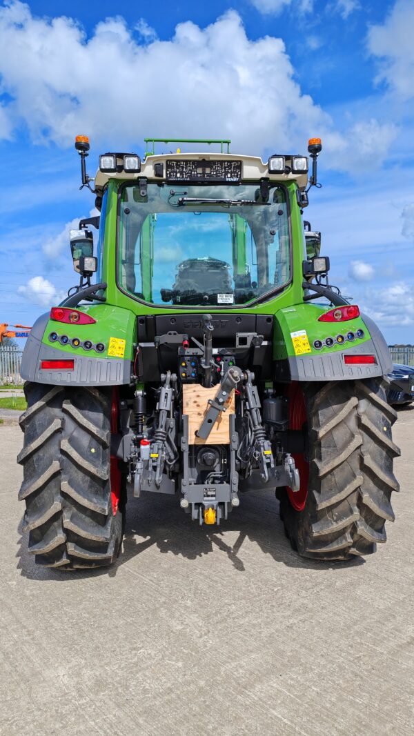 FENDT 312 & LOADER POWER 4WD TRACTOR