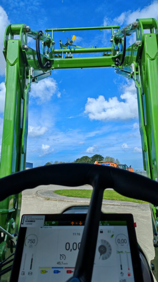 FENDT 312 & LOADER POWER 4WD TRACTOR