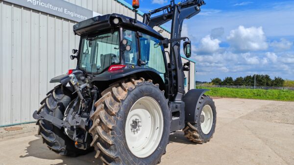 VALTRA G135 HI-TEC & LOADER 4WD TRACTOR