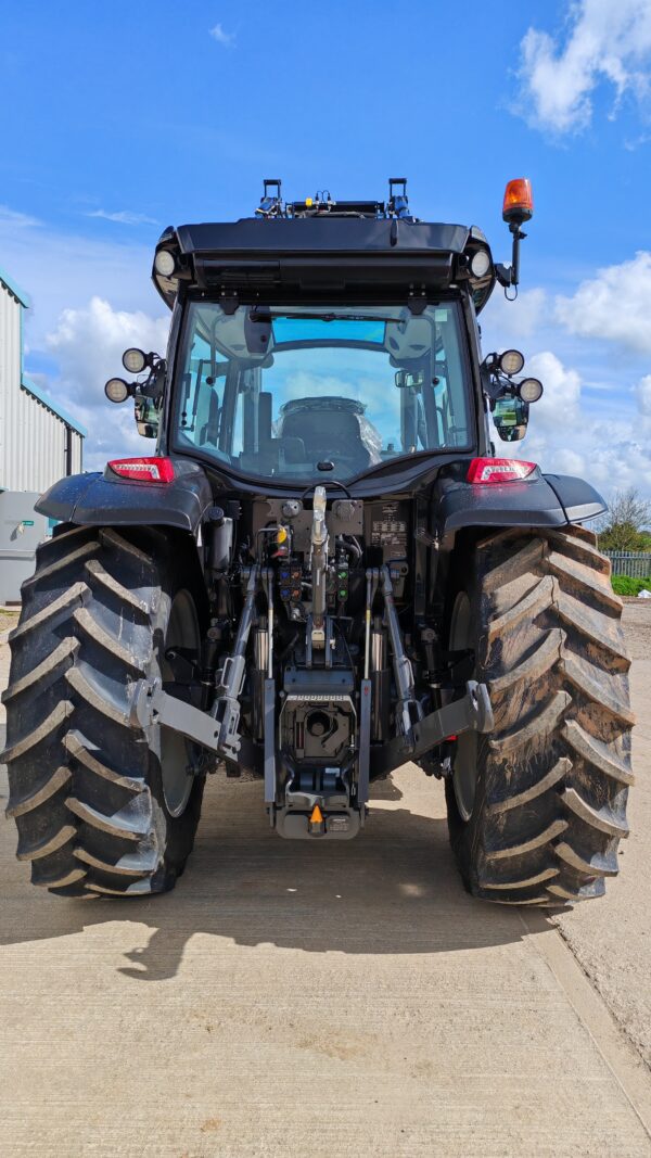 VALTRA G135 HI-TEC & LOADER 4WD TRACTOR
