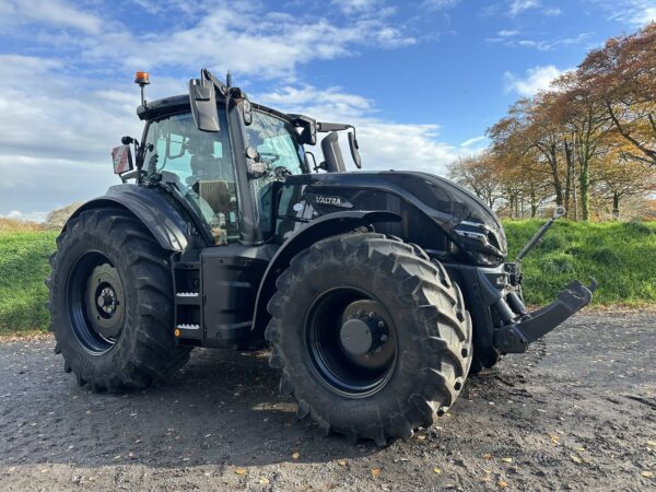 Valtra Q305 unlimited tractor – EX HIRE – 1200 hrs with 5yrs 0% finance and warranty