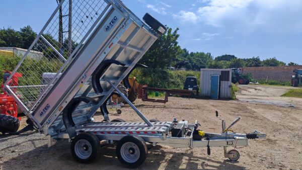 M-TEC 8FT x 5FT Tipping Trailer c/w meshed sides and 6ft ramps