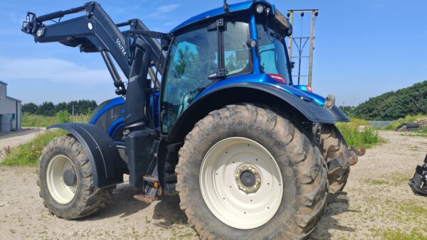 Valtra T155 Active & loader – 4311 hours – 72 reg