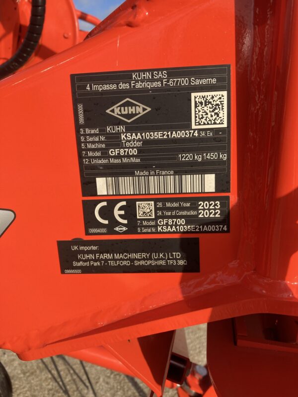 Kuhn GF 8700 Mounted Tedder