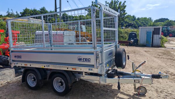 M-TEC 8FT x 5FT Tipping Trailer c/w meshed sides and 6ft ramps